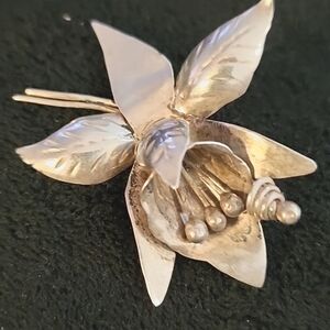 Taxo 925 flower brooch.